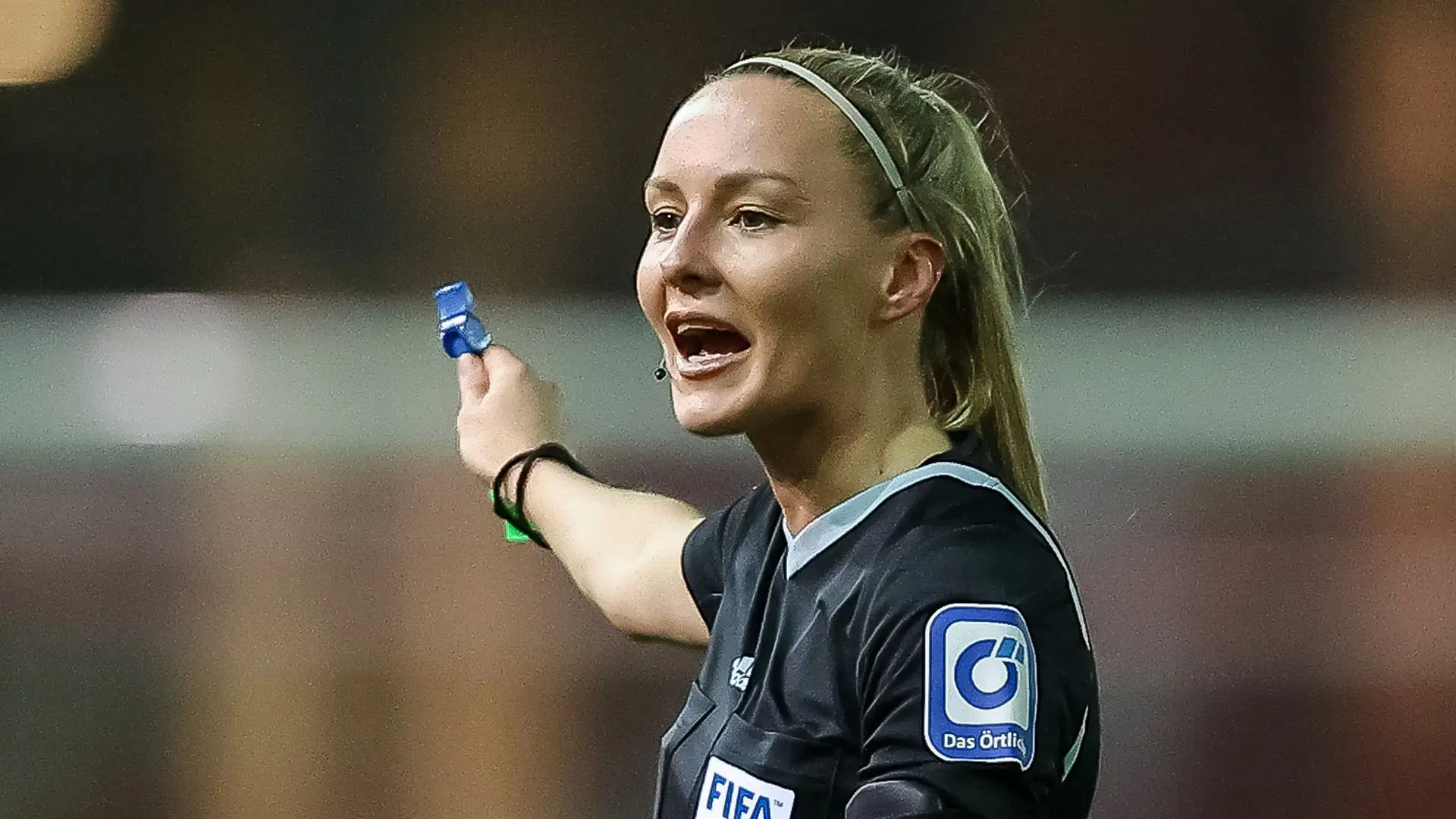Arbitra sia uomini che donne