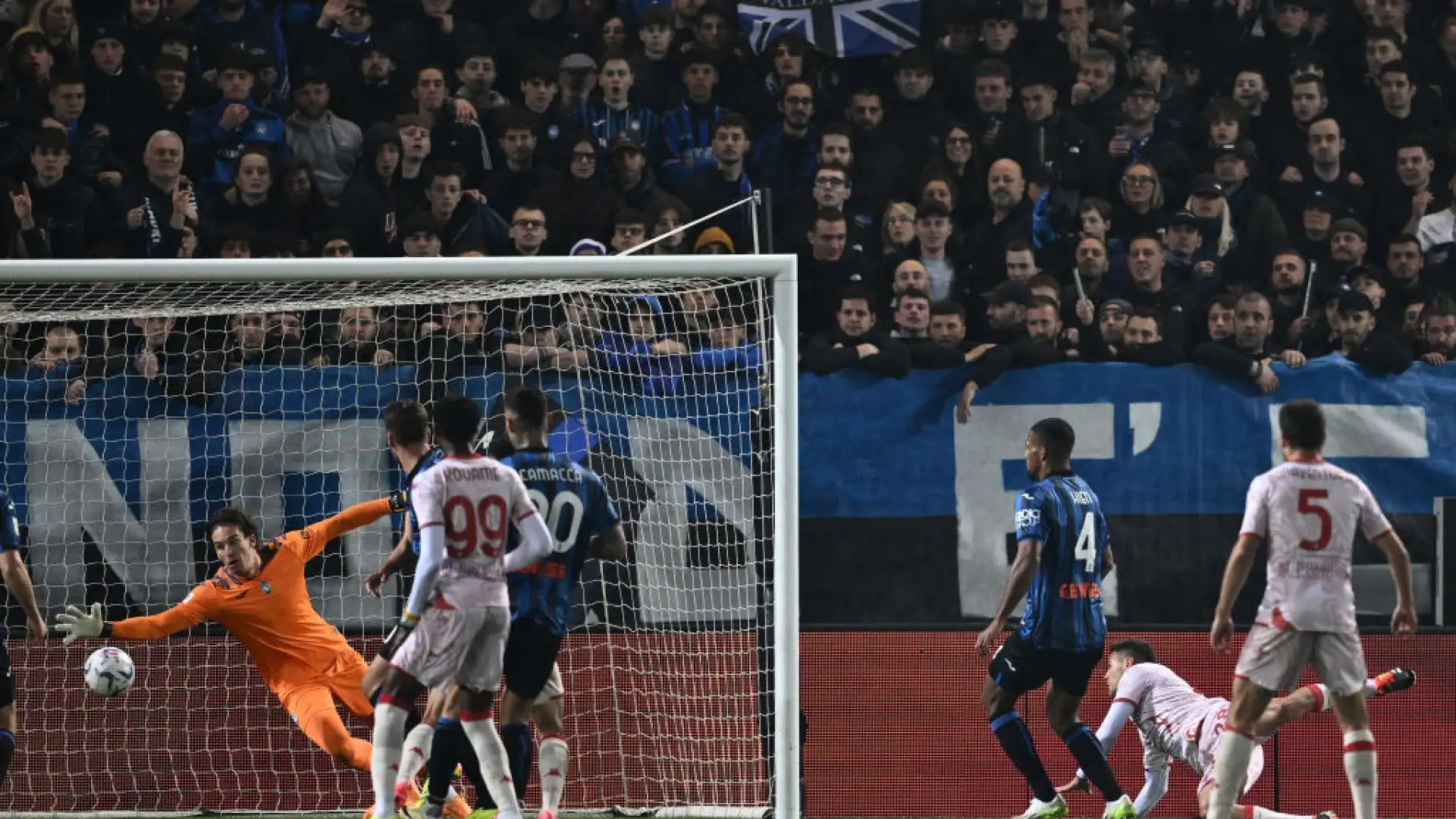 In pieno recupero Pasalic ha calato il poker al 98' con tutta la Fiorentina sbilanciata in avanti. 