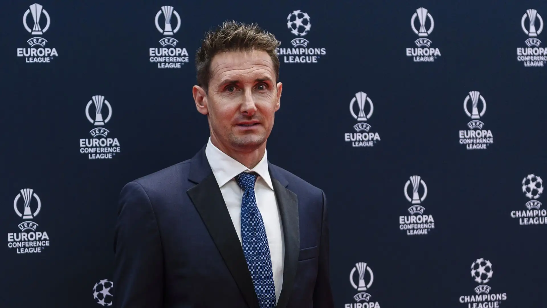 L'ex attaccante della nazionale tedesca e del Bayern, che è stato assistente di Hansi Flick, resterebbe in carica fino al termine della stagione