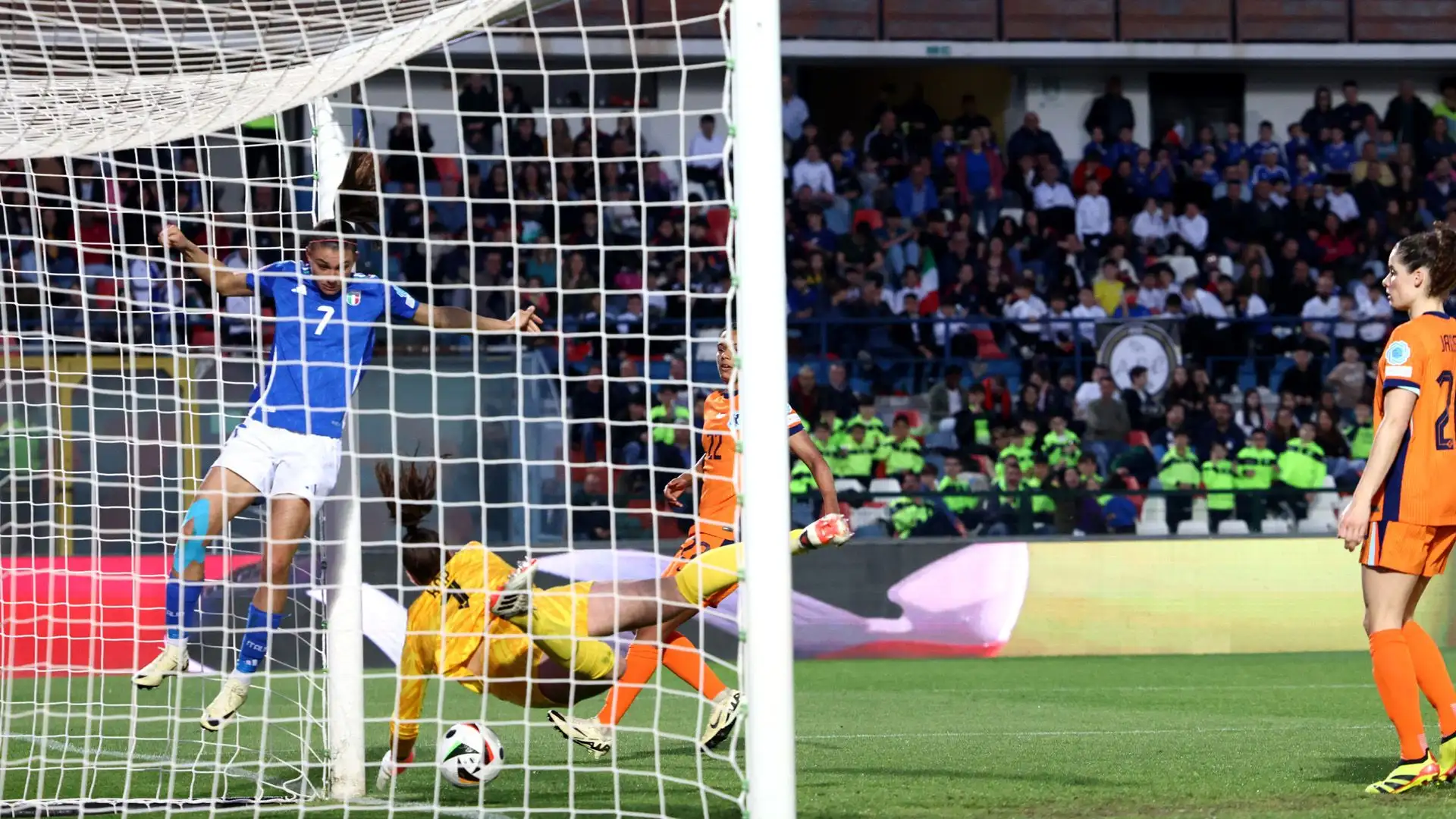 Una grande gioia per il movimento ma anche per i tifosi giunti allo stadio di Cosenza