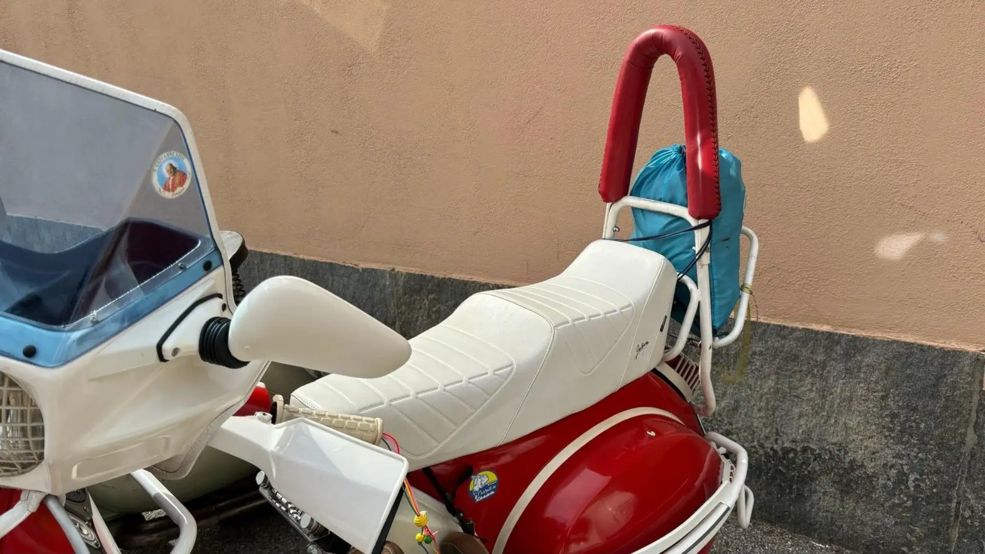 Anche la scelta del sedile è piuttosto particolare