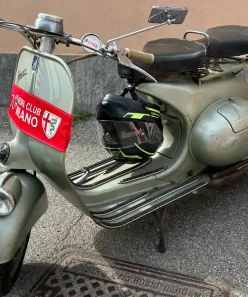 73 anni portati benissimo: le foto di una splendida Vespa d’epoca