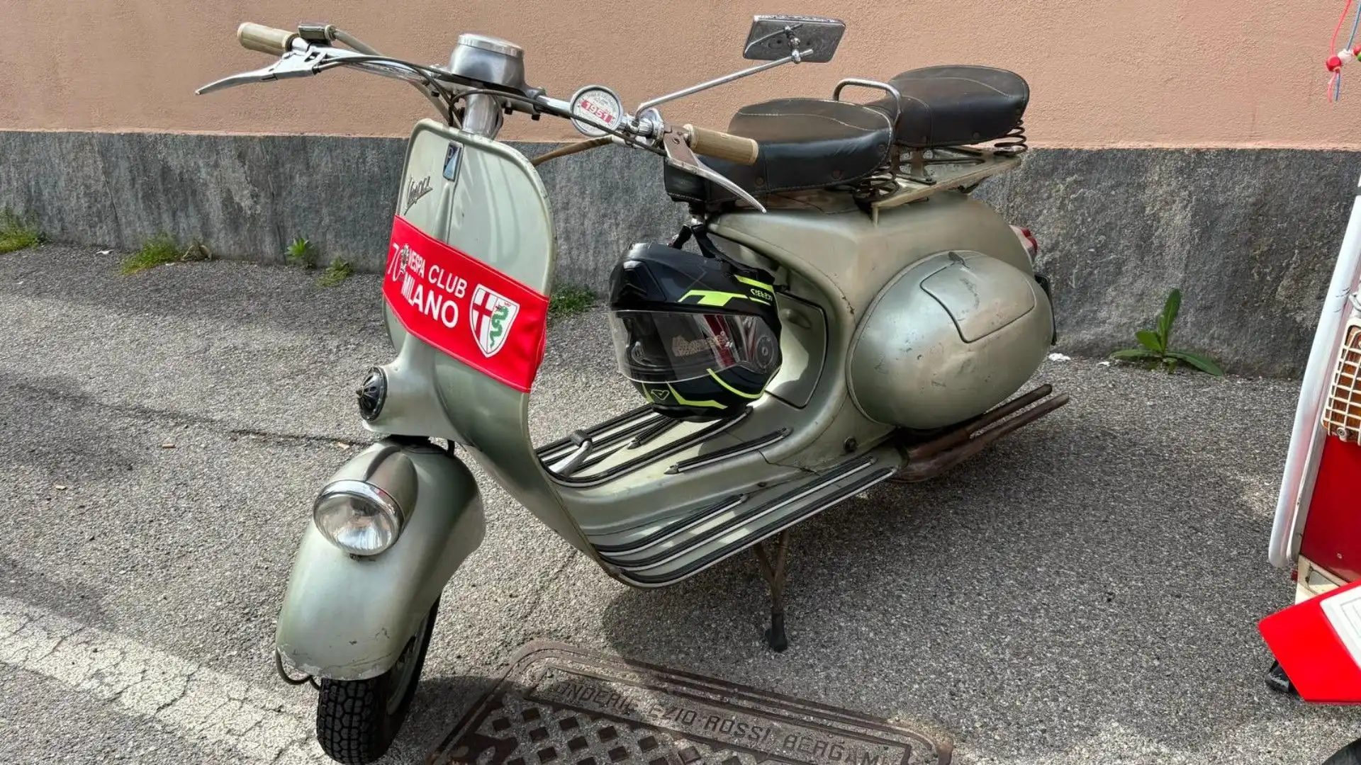 73 anni portati benissimo: le foto di una splendida Vespa d'epoca
