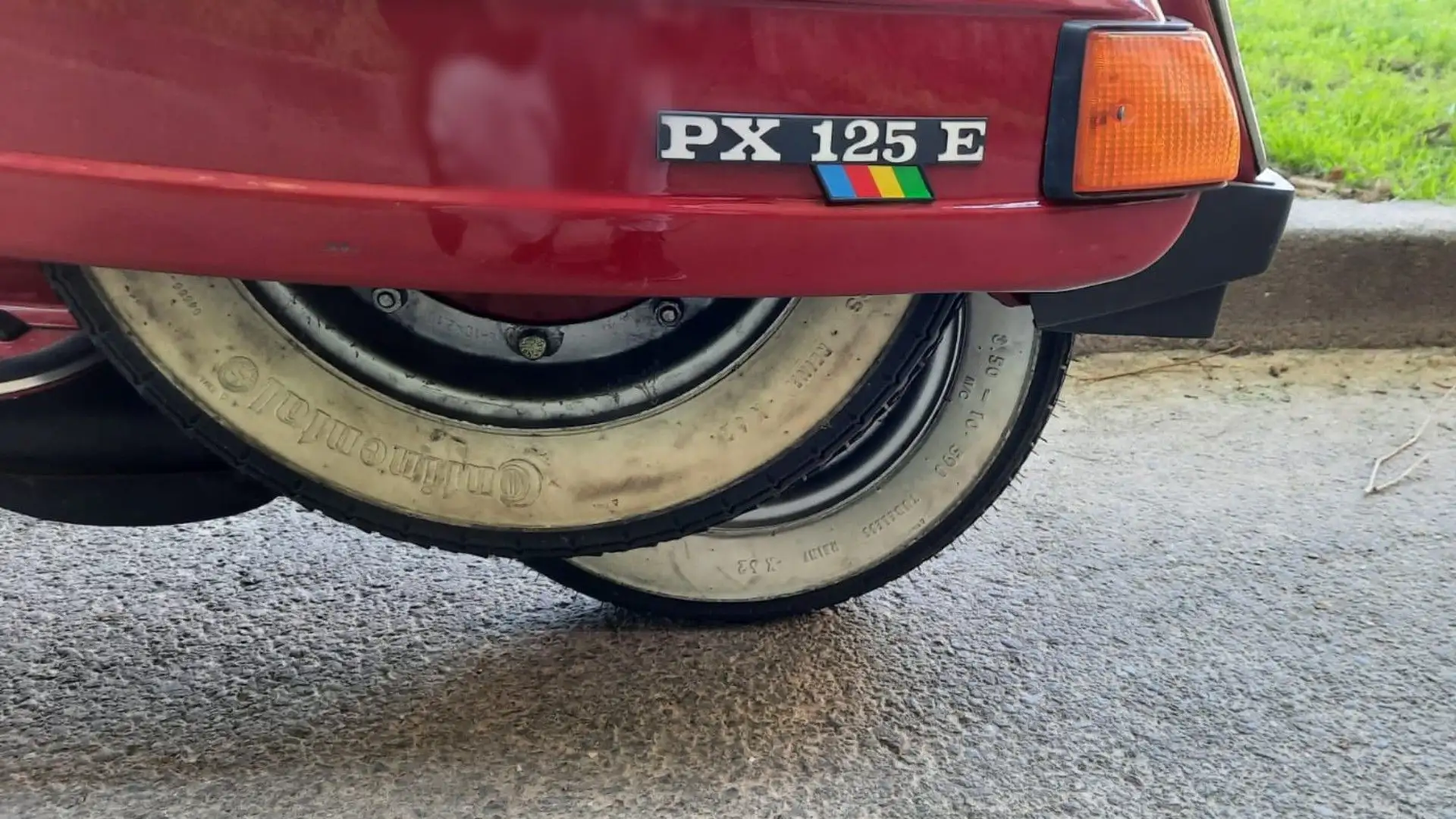 Il 10 ottobre 1977 a Milano la PX venne presentata al pubblico con una versione "gigante" pesante 700 kg