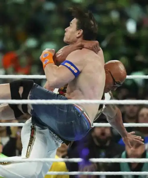 WrestleMania, incredibile finale con l’Undertaker, John Cena e The Rock: le foto