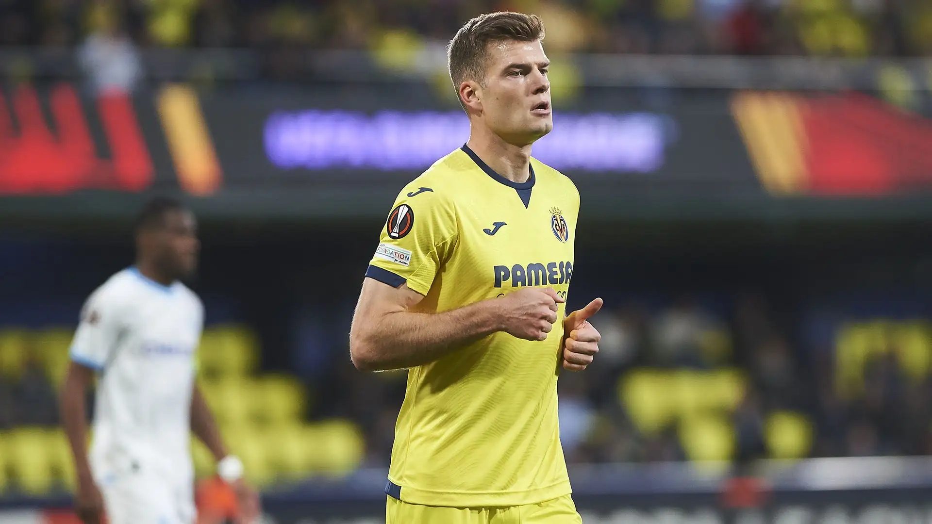 In passato ha giocato anche per Lipsia, Crystal Palace, Trabzonspor, Gent, Midtjylland, Groningen e Rosenborg
