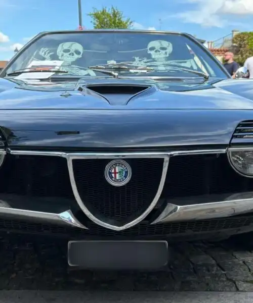 Le foto di una rara e splendida Alfa Romeo Montreal: un’auto impressionante