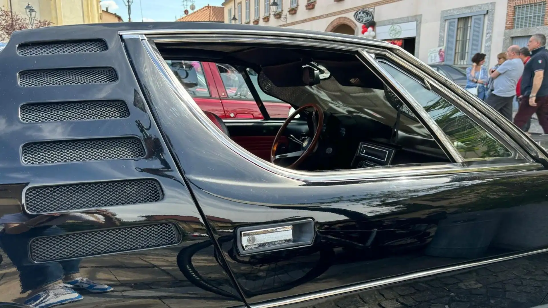 La sua produzione limitata la rende un'auto ambita dai collezionisti
