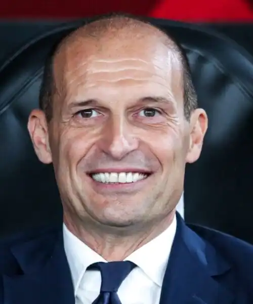 Massimiliano Allegri si consola con i suoi cavalli