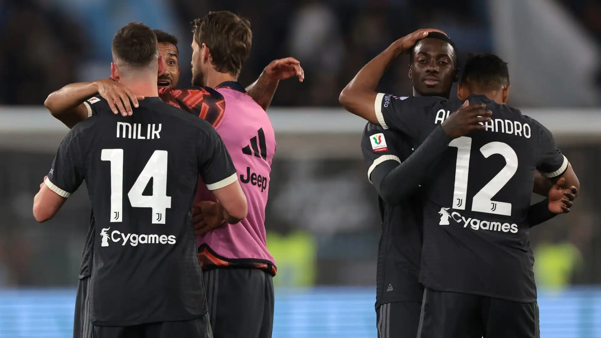 Blitz del Napoli per uno juventino: le foto
