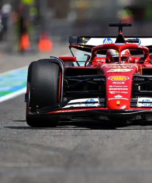 Nelle prime libere di Imola Charles Leclerc fa sognare la Ferrari e i suoi tifosi