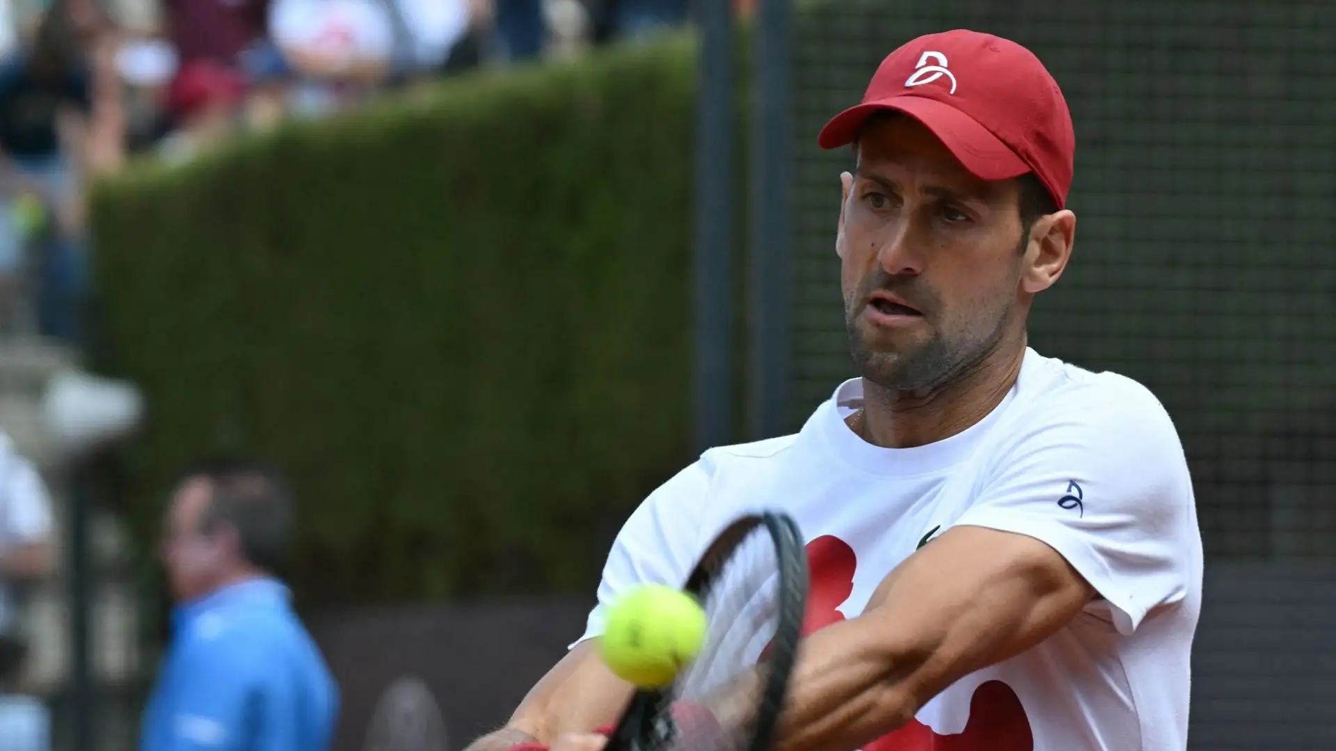 Nole sabato si è regolarmente allenato al Foro Italico e continuerà a giocare gli Internazionali di Roma