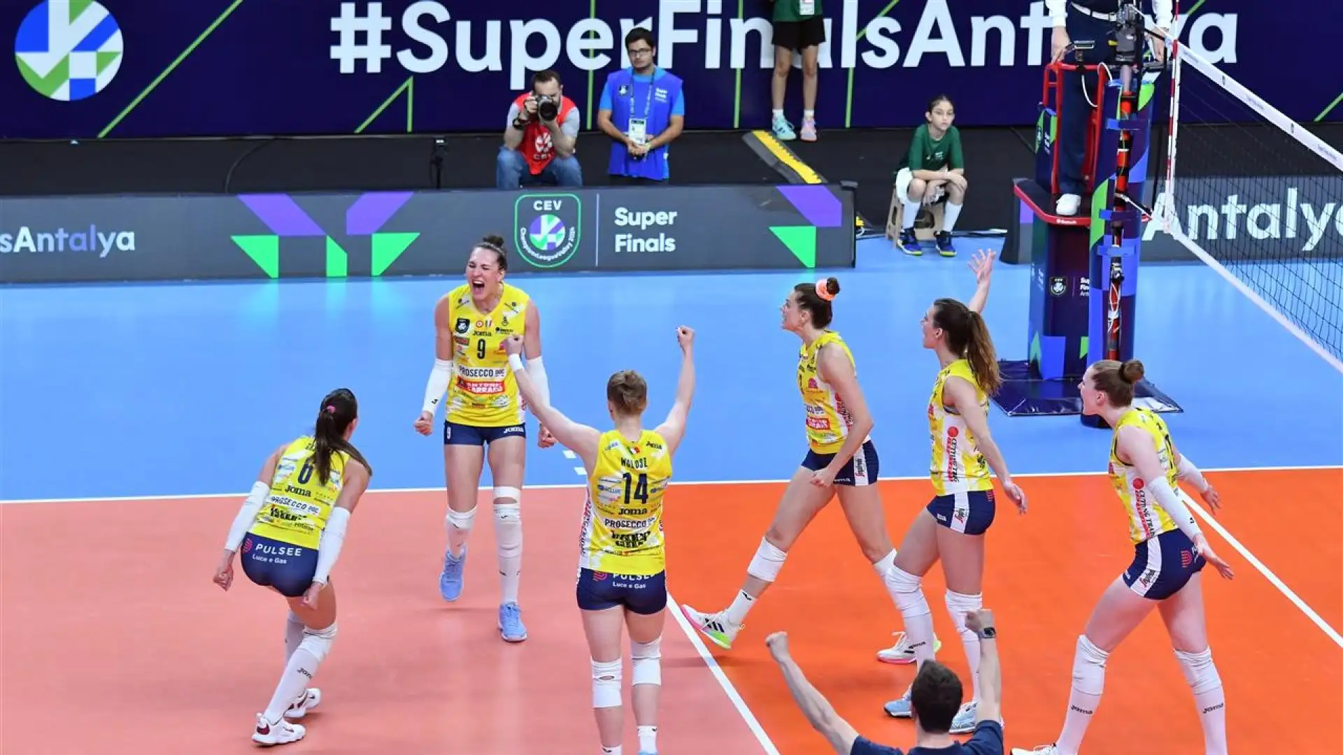 Dopo aver vinto tutto col VakifBank in Turchia, nuova sfida per la brasiliana.