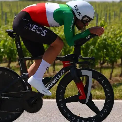 Giro d’Italia: Filippo Ganna batte Tadej Pogacar e si prende la seconda crono