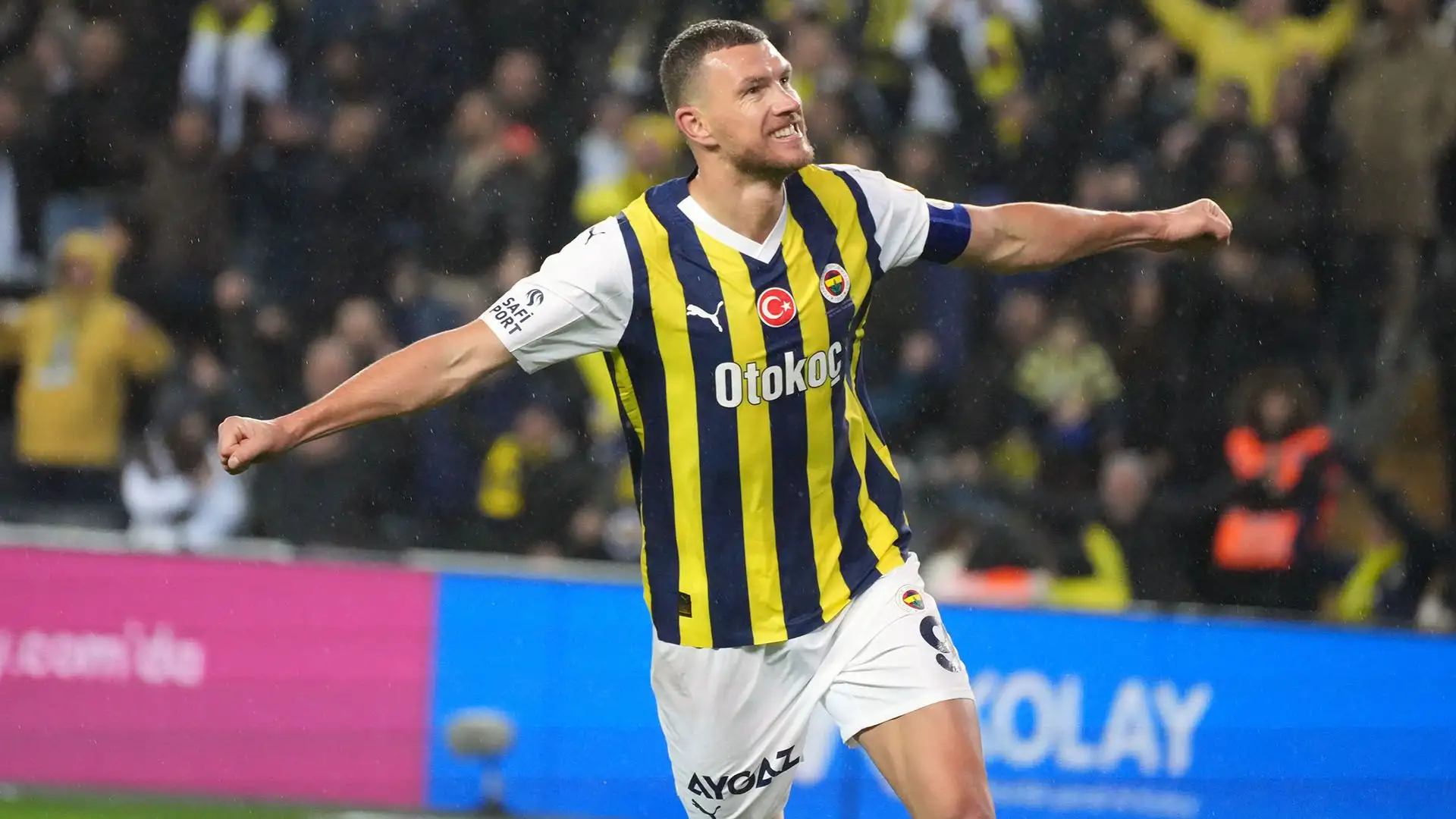 Edin Dzeko (Bosnia). Non è riuscito a qualificare la Bosnia al prossimo Europeo
