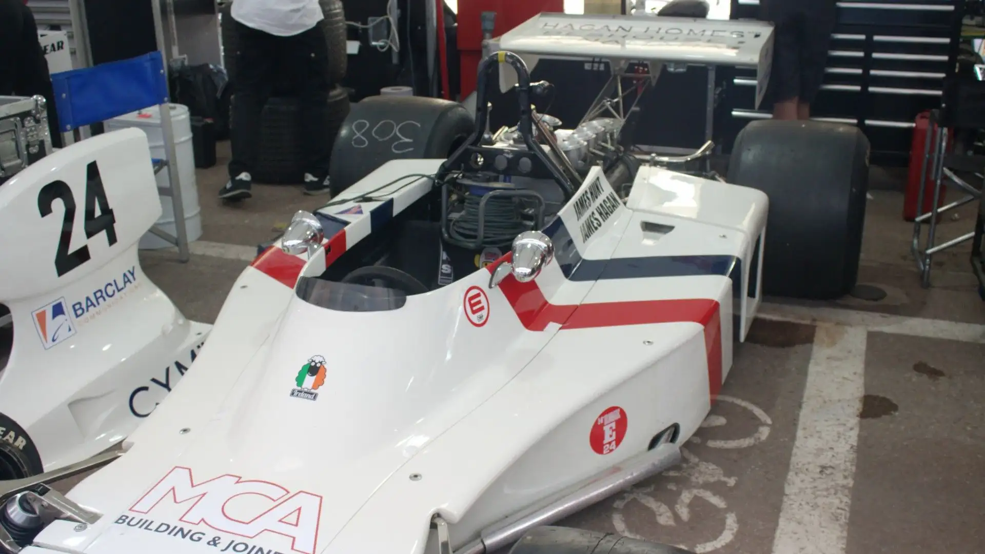 Hesketh sceglie Hunt, già sostenuto nelle categorie minori, e il progettista Harvey Postlethwaite.