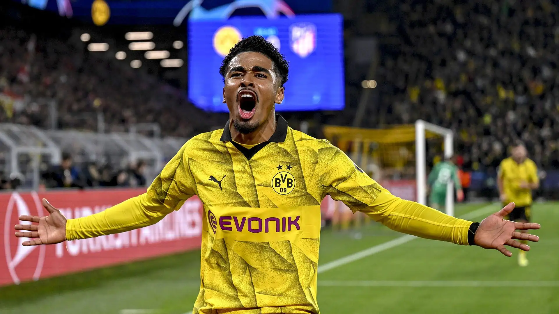 Maatsen a Dortmund ha disputato 16 partite di Bundesliga, segnando 2 reti e realizzando 2 assist 