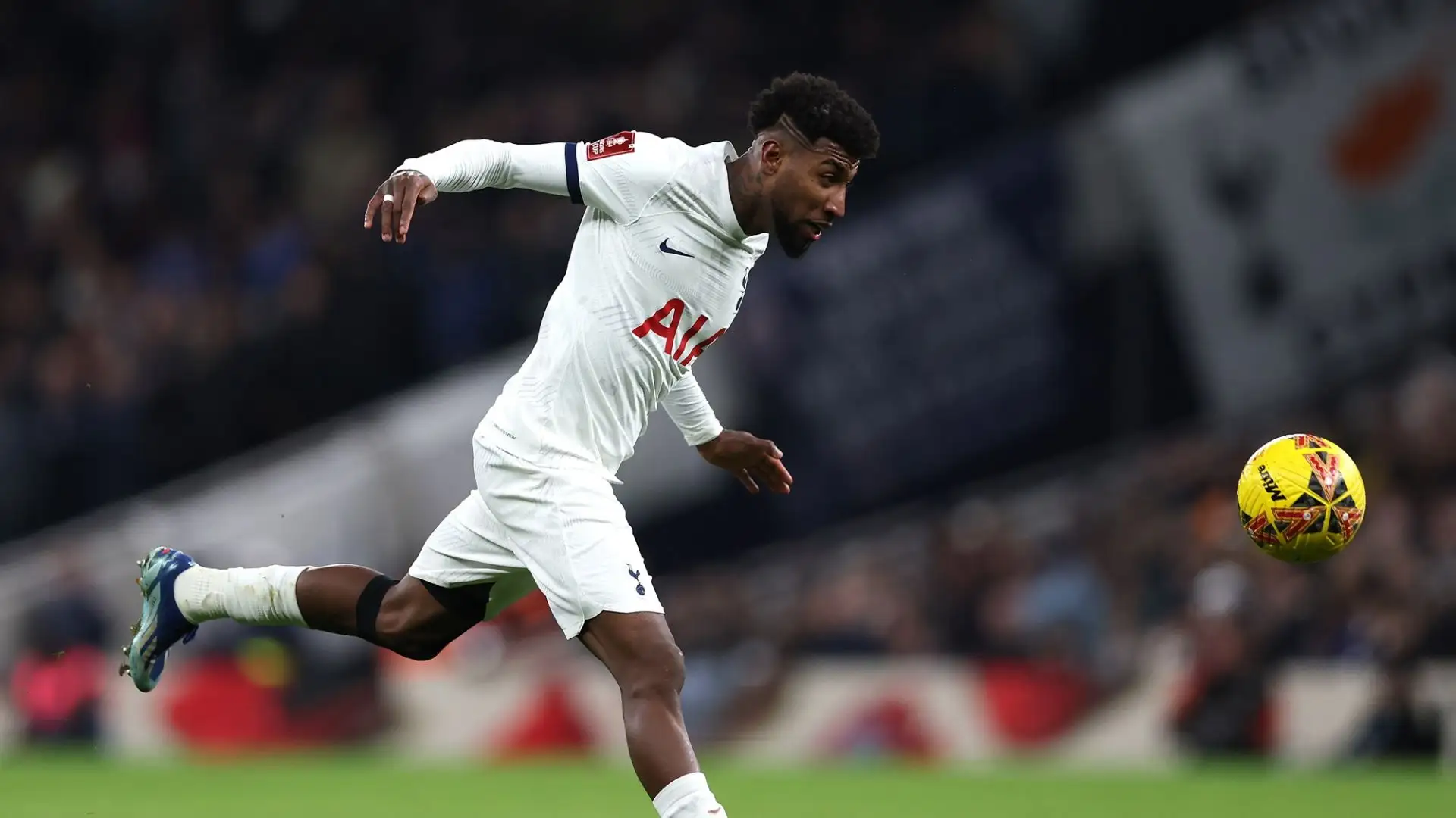 La Gazzetta dello Sport ha riportato contatti tra i rossoneri e gli Spurs per il nazionale brasiliano