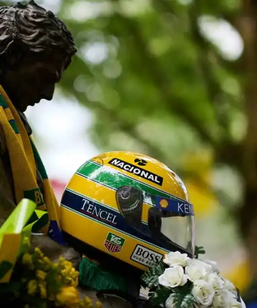 Imola: in centinaia al ricordo di Senna e Ratzenberger. Le immagini