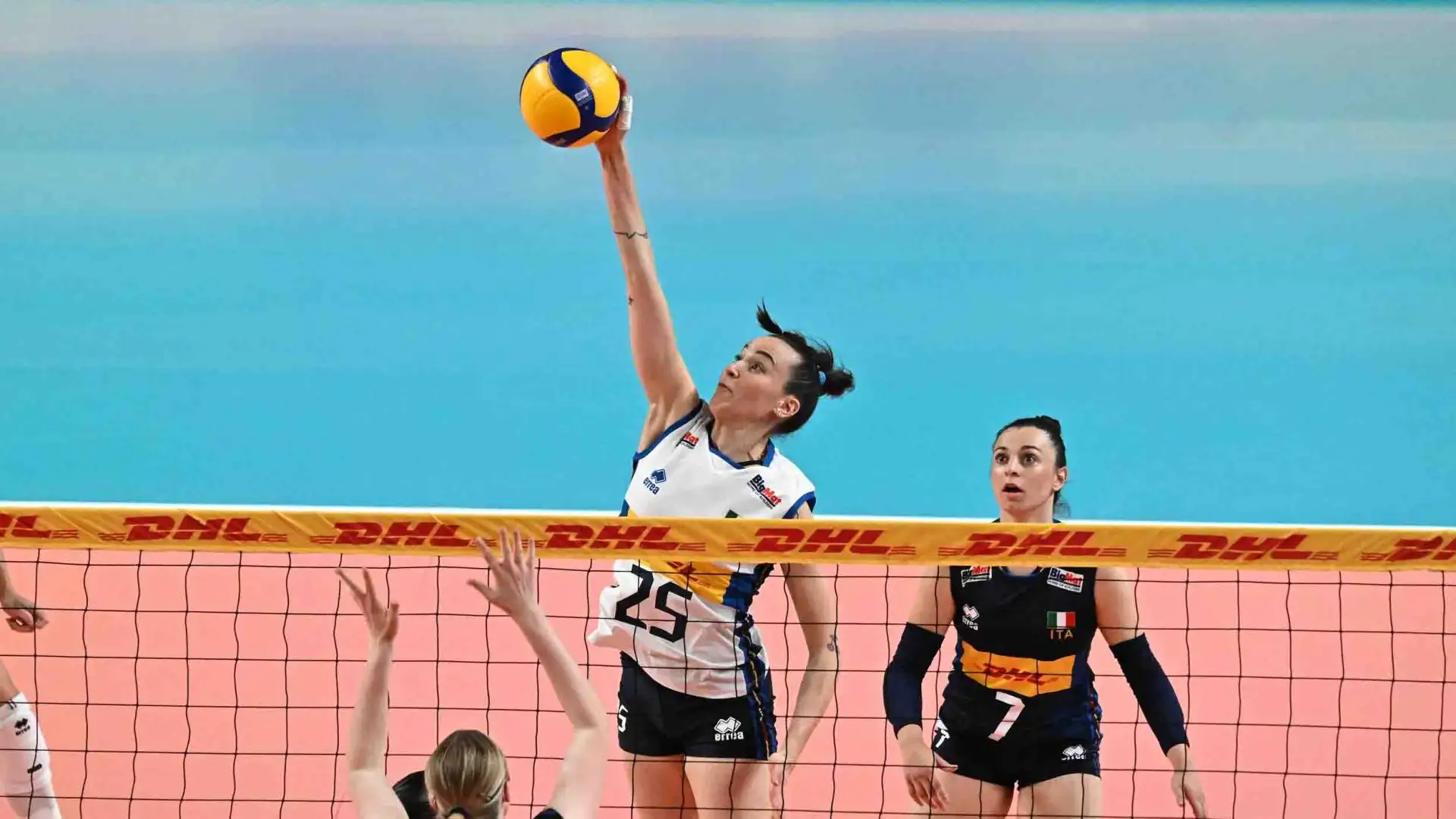 Paola Egonu e le altre dovrebbero tornare ad allenarsi nei prossimi giorni.