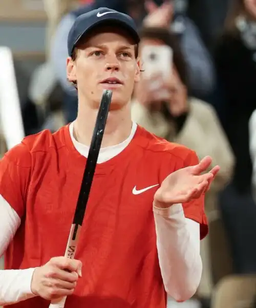 Roland Garros: Jannik Sinner non dà scampo a Kotov e vola agli ottavi
