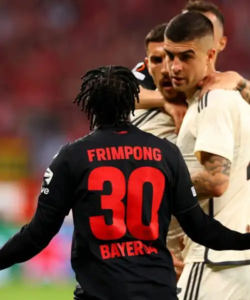 Bayer Leverkusen-Roma: Frimpong nella tempesta, tifosi romanisti infuriati. Foto