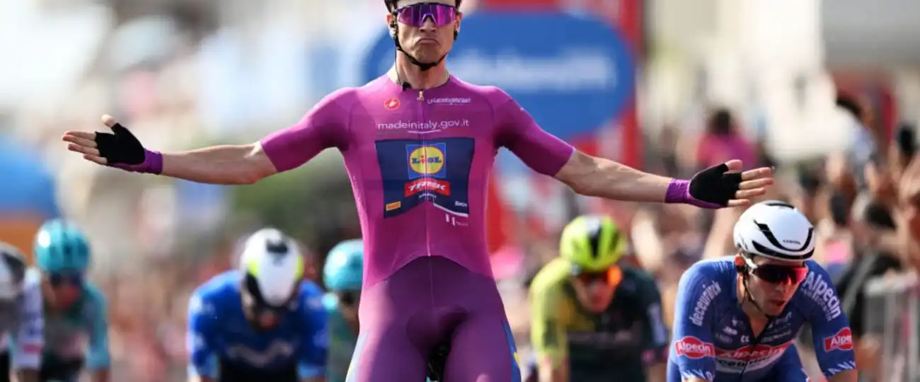 Giro d’Italia: Jonathan Milan concede il tris a Cento