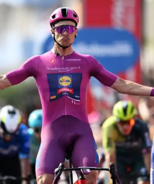 Giro d’Italia: Jonathan Milan concede il tris a Cento