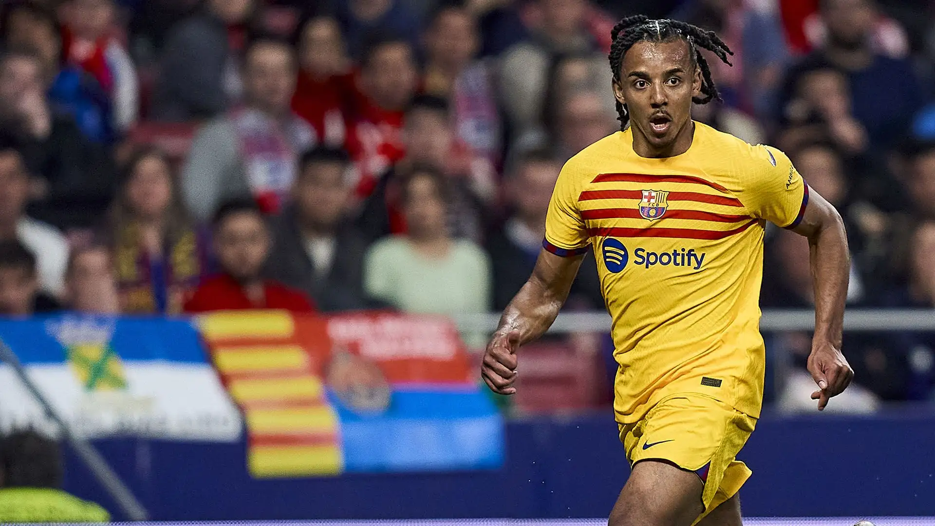 Il Barcellona, in difficoltà finanziarie, ascolterà le offerte per Koundé
