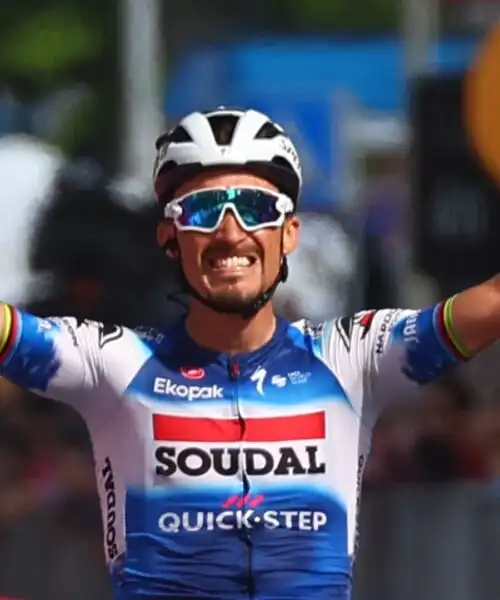 Giro d’Italia, Julian Alaphilippe centra il bersaglio a Fano