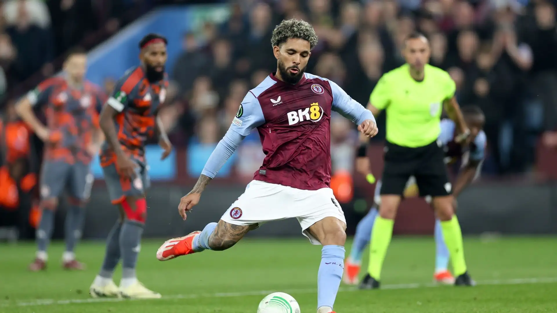 Il centrocampista brasiliano è attualmente all'Aston Villa