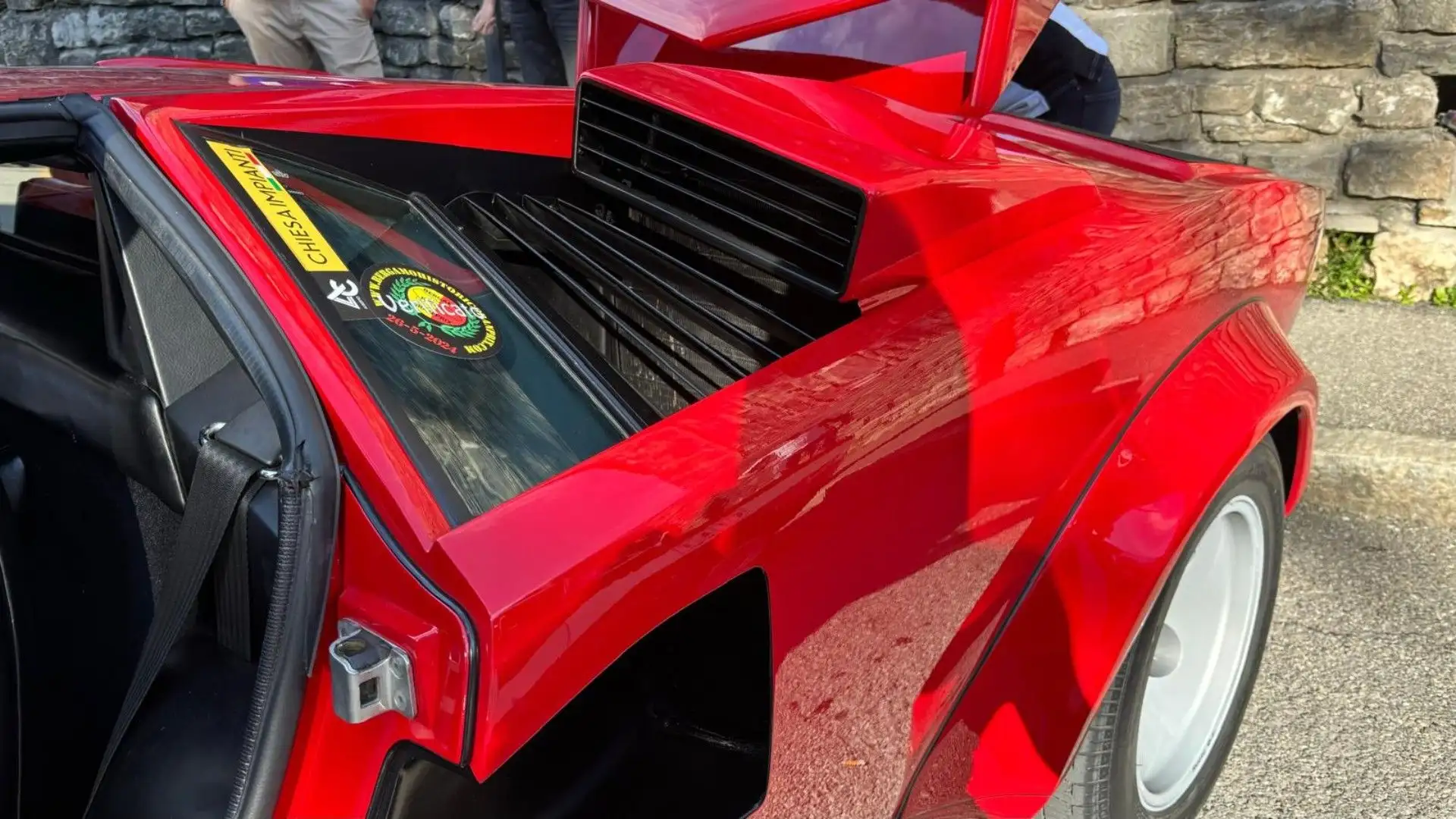 Presentata come prototipo al Salone di Ginevra del 1971, la Countach rimase in produzione fino al 1990, quando venne sostituita dalla Diablo
