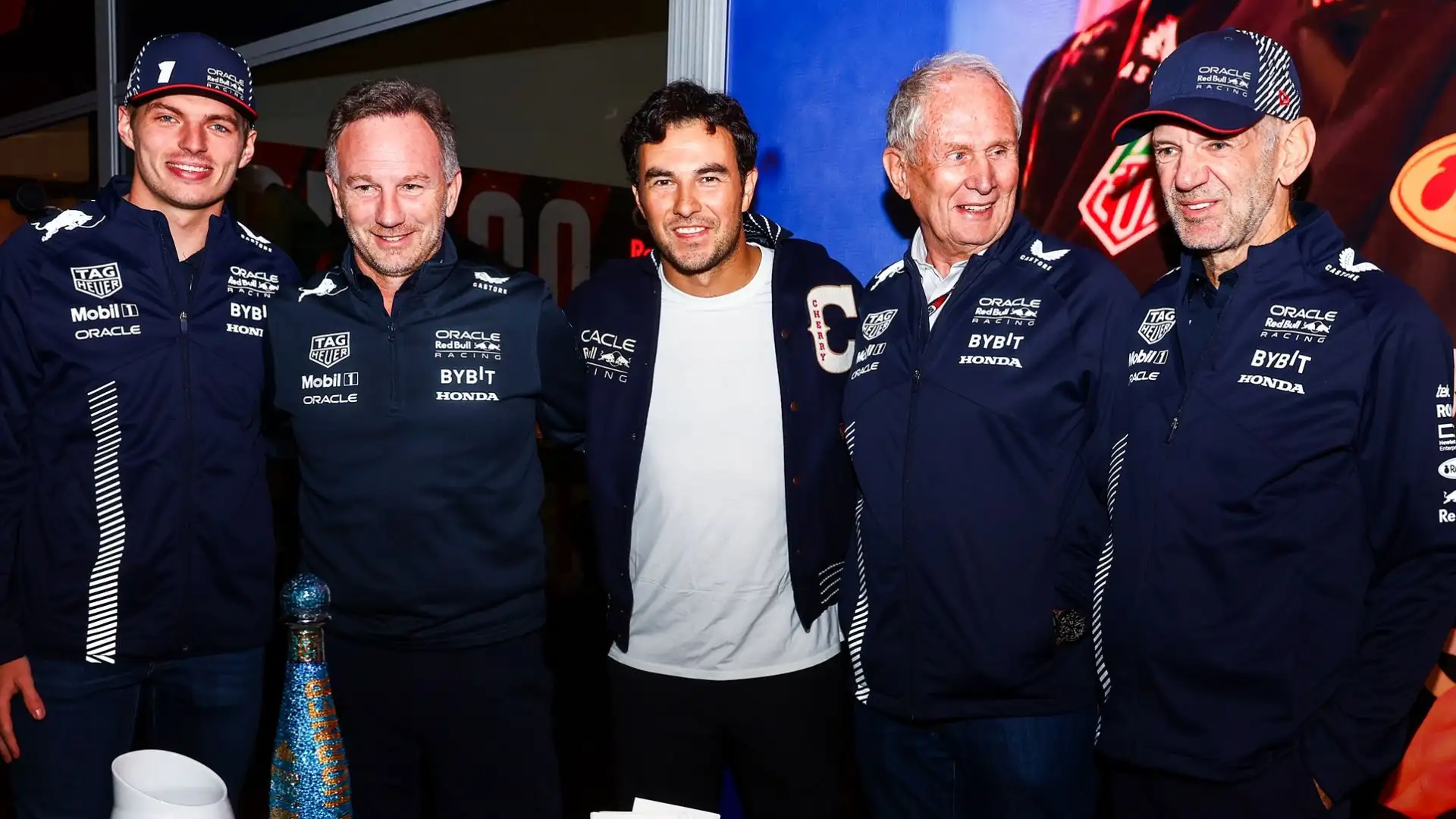 Secondo molti, l'addio del progettista britannico potrebbe essere solo l'inizio di una smobilitazione generale per il team che negli ultimi anni ha dominato la Formula 1