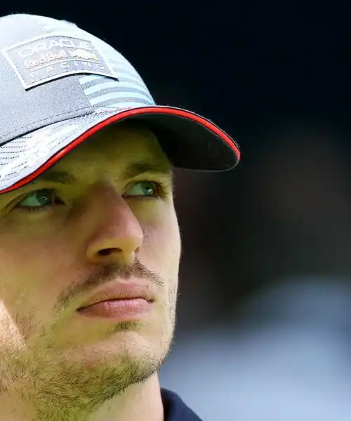 Max Verstappen risponde a tono alle voci di mercato