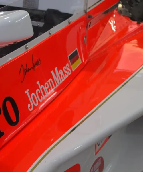 McLaren M23, la leggenda che dominò gli anni ’70: le foto