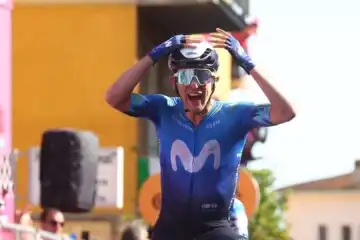 Giro d’Italia: Pelayo Sanchez, vittoria e lacrime a Rapolano. Pogacar sempre in rosa