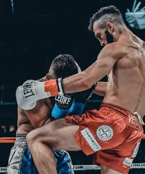 Da Lazza a Bobo Vieri, tutti pazzi per il ritorno del re della kickboxing: le foto