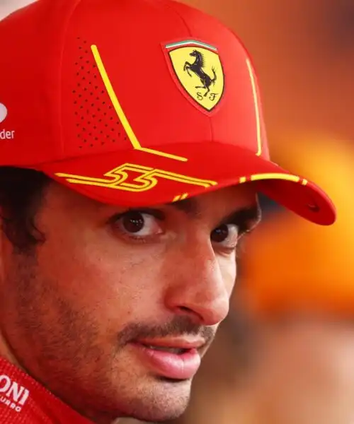 Ferrari, assist di Sainz a Leclerc: “Lo aiuterò a vincere”