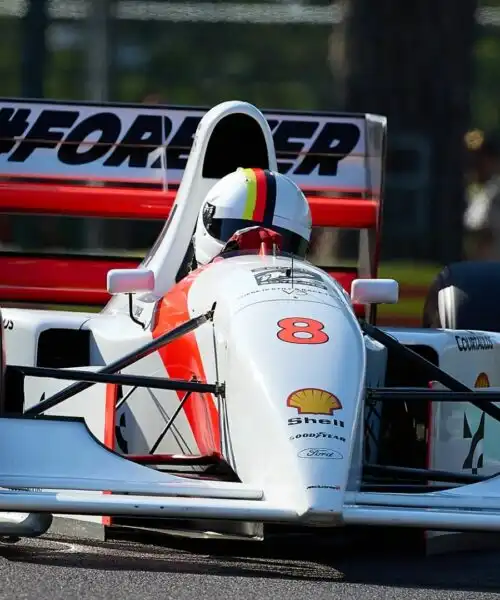 Sebastian Vettel meraviglia Imola con l’auto di Ayrton Senna: foto