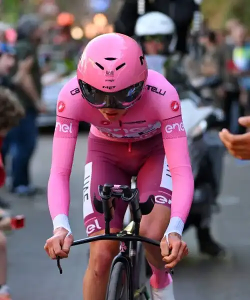 Giro d’Italia: Filippo Ganna si arrende a Tadej Pogacar nella crono