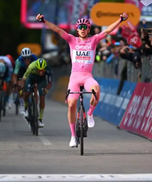 Giro d’Italia: Tadej Pogacar trionfa anche a Prati di Tivo e si conferma in rosa