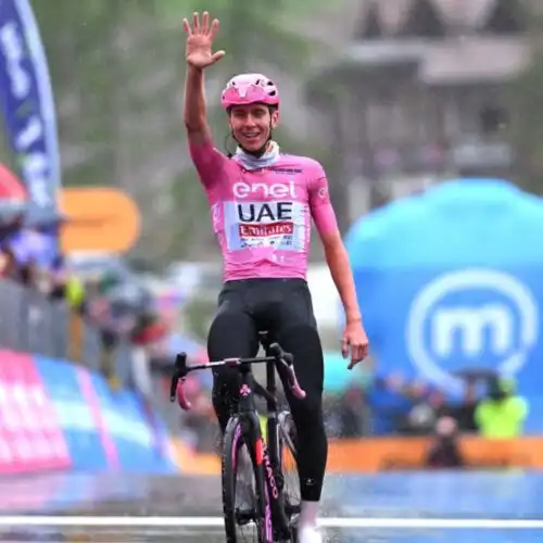 Giro d’Italia: Tadej Pogacar fa cinquina in Val Gardena, tre italiani in top 5