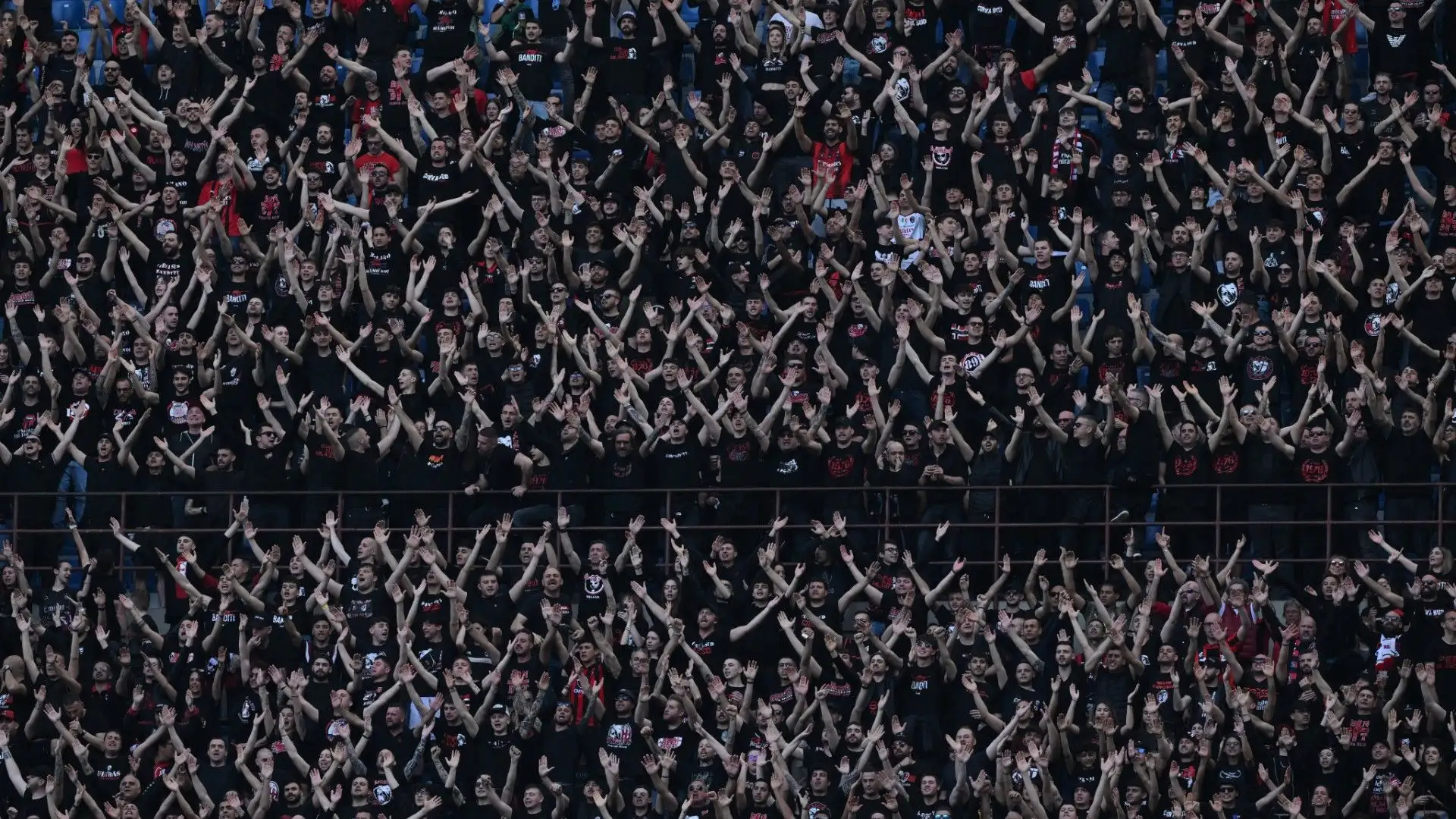 Sabato sera a San Siro, l'assenza di cori, bandiere e striscioni sarà evidente soprattutto nei settori solitamente più calorosi dello stadio

