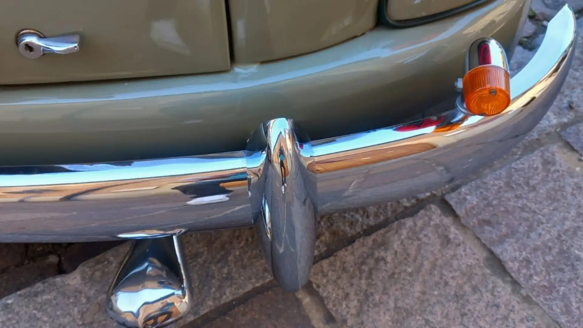 Il motore è a 4 Cilindri con Valvole Laterali