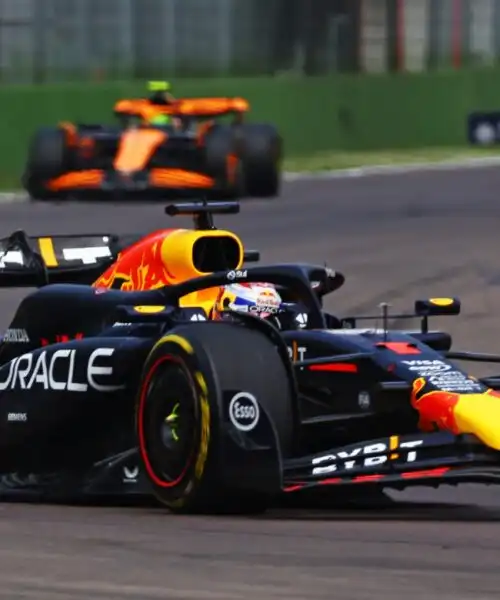 F1, Imola: Lando Norris ci prova ma vince Max Verstappen. Ferrari sul podio con Charles Leclerc