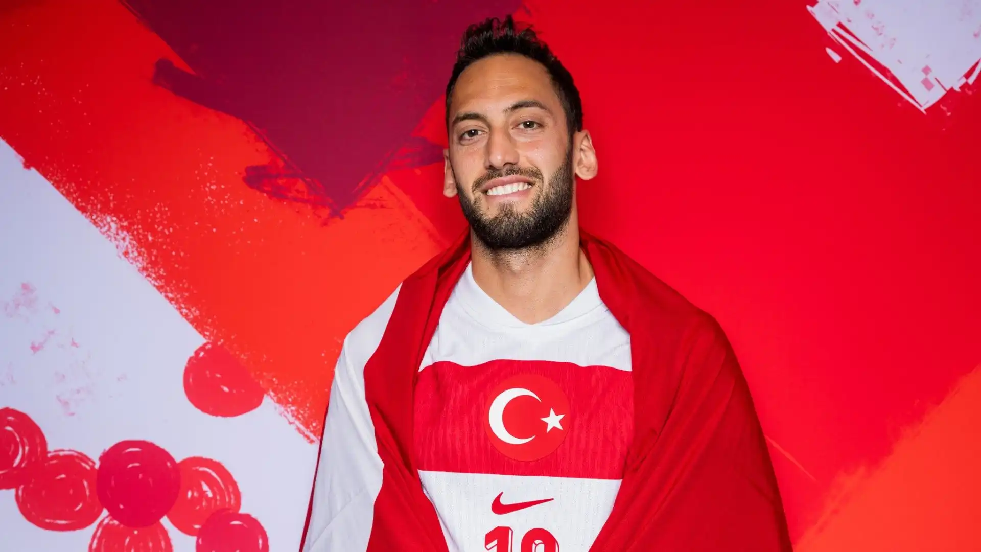 Lui gioca, l'agente lavora: Bayern Monaco all'assalto di Hakan Calhanoglu. Foto

