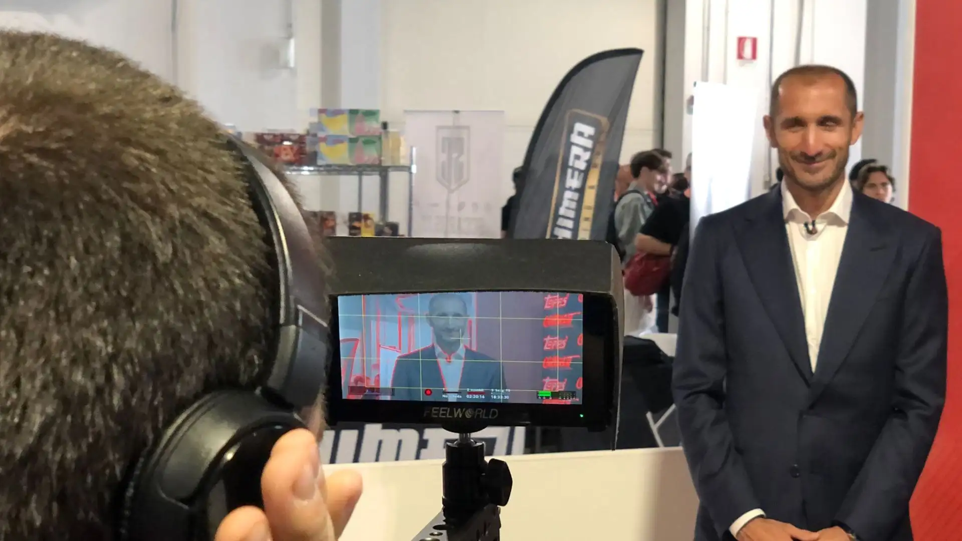 L'ex difensore è stato protagonista di un meet & greet per i fan più affezionati e una sessione di autografi davvero unica e irripetibile.
