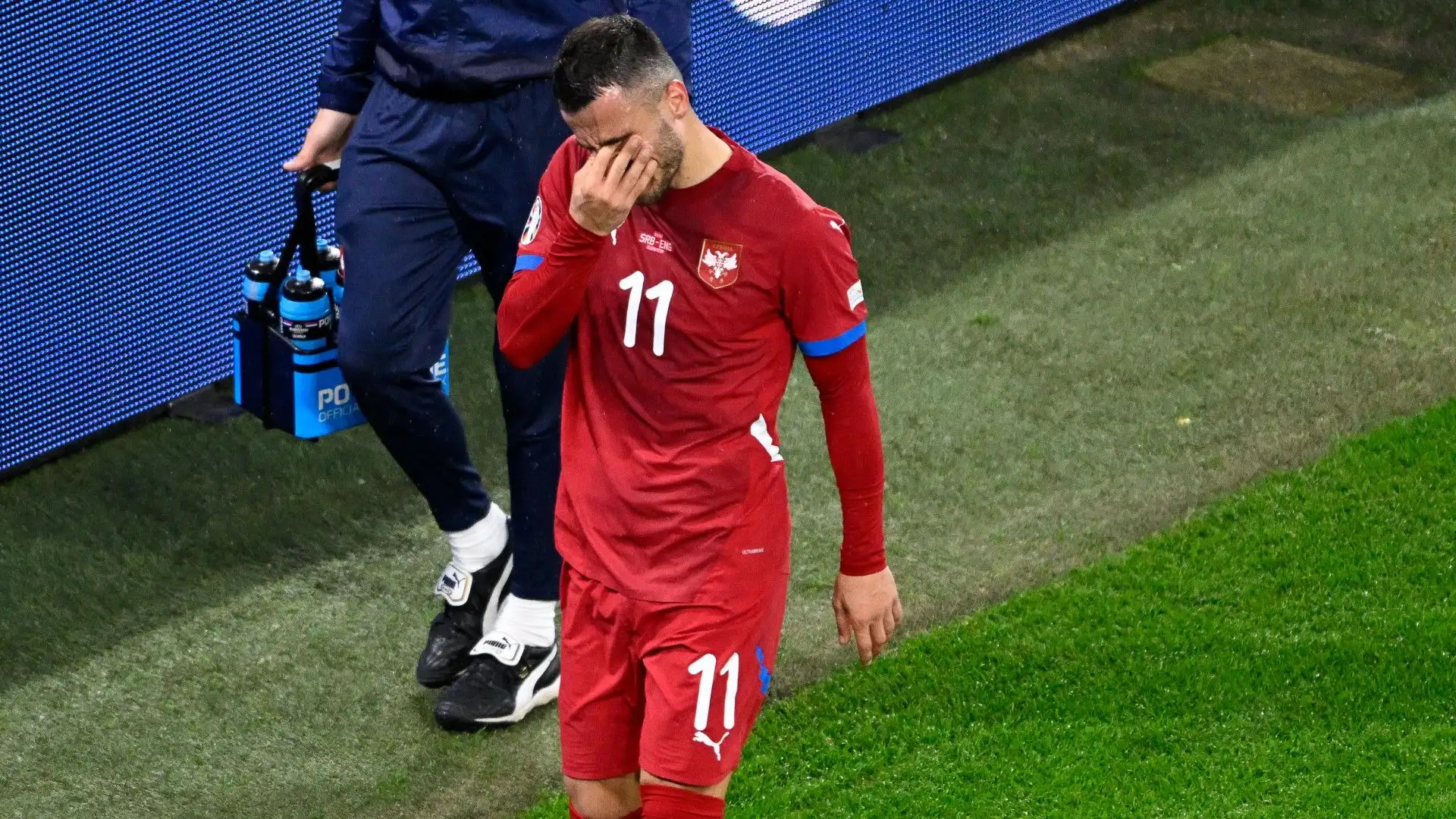 Kostic è uscito dal campo senza l'aiuto della barella ma sembrava molto provato
