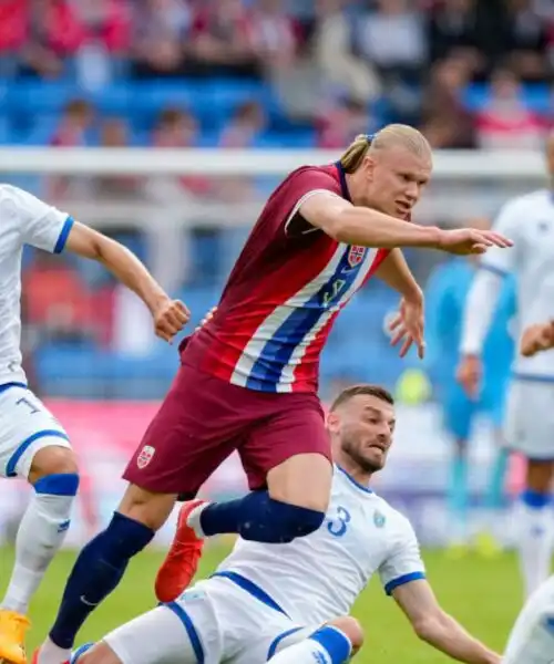 Erling Haaland sfoga la sua rabbia contro il Kosovo: le foto