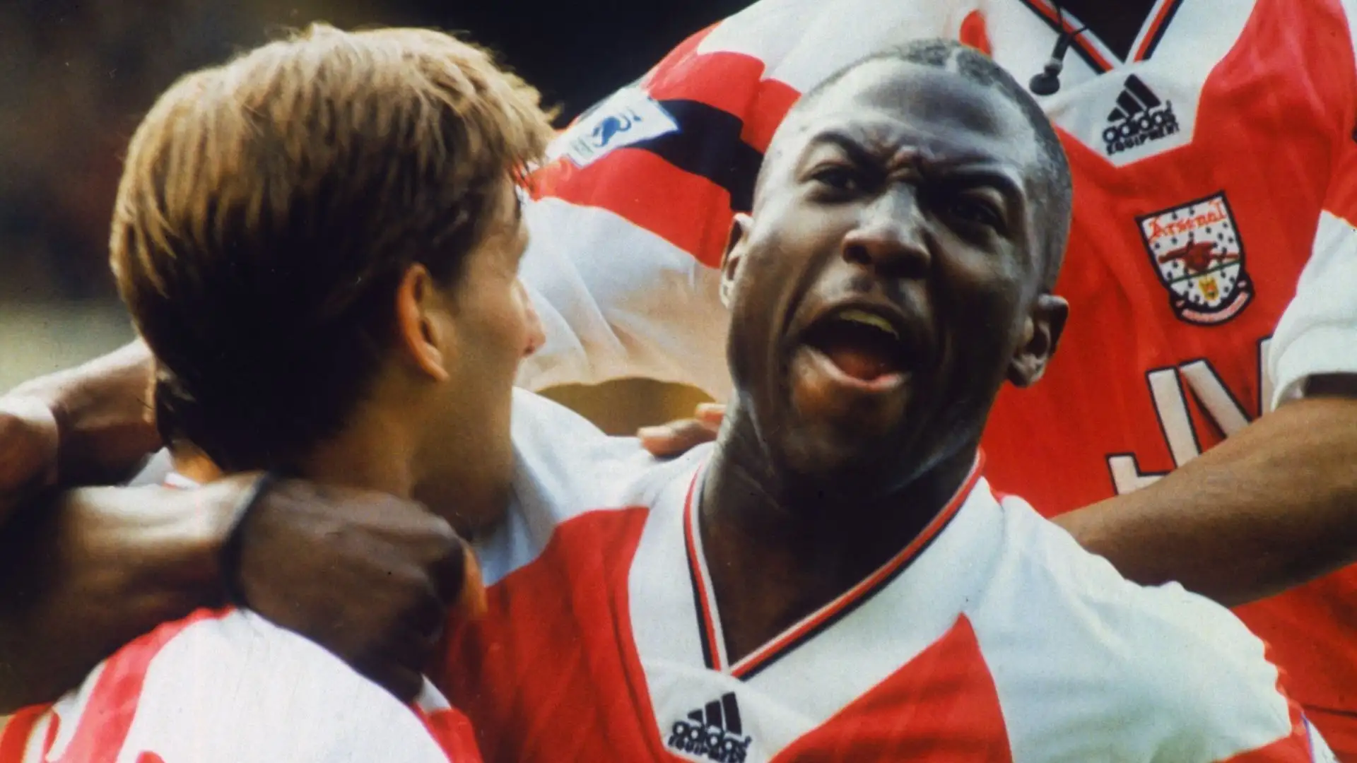 Campbell era un uomo squadra: qui esulta con capitan Tony Adams